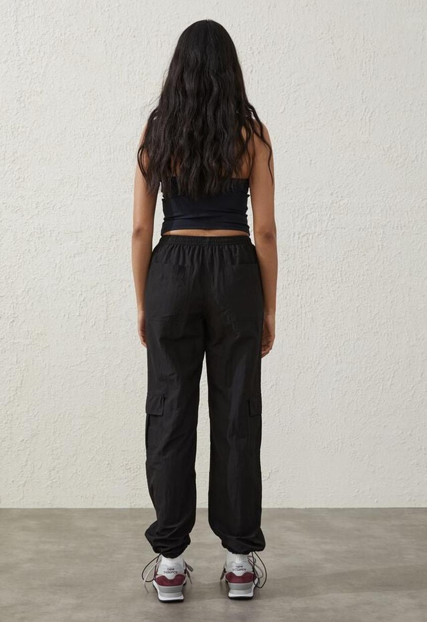 Cotton On - Parachute cargo pant - black