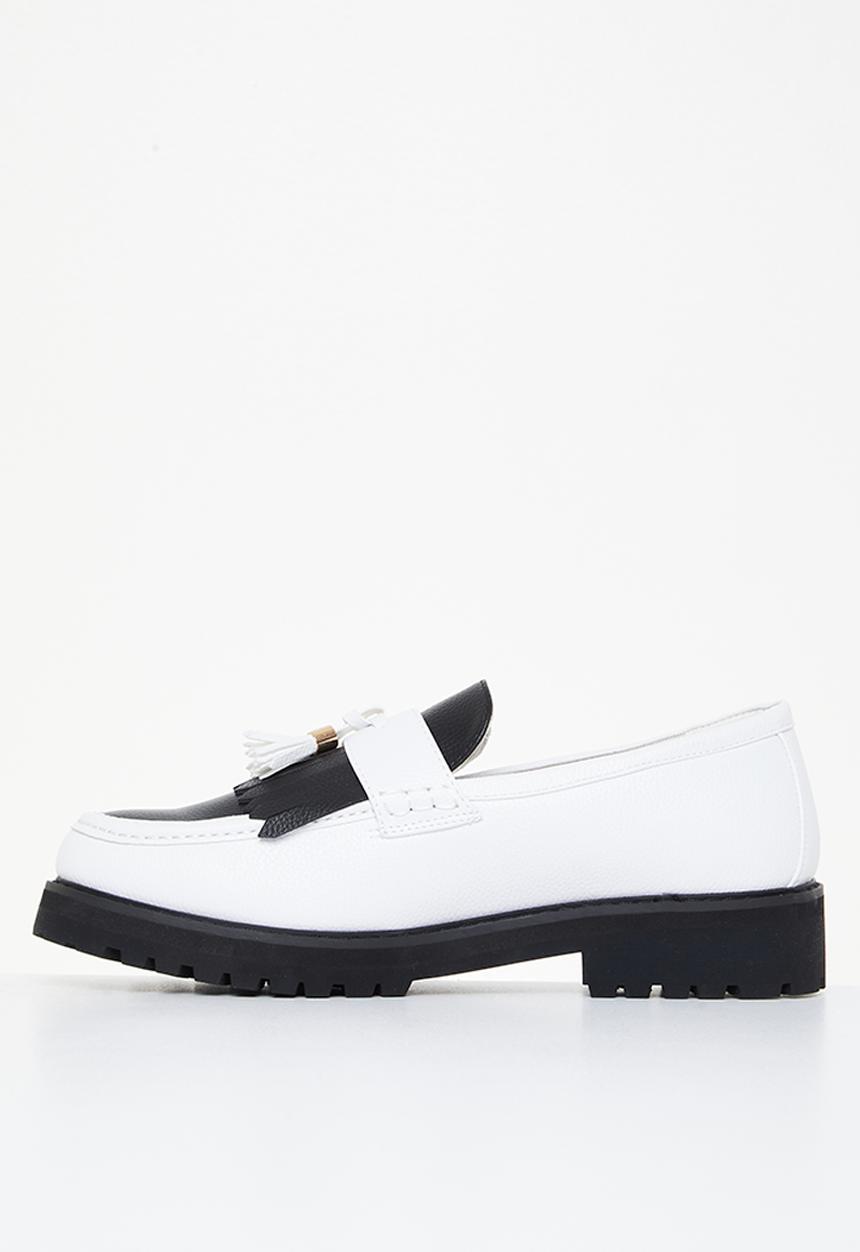 Jonathan D - J kiltie tassel - white & black
