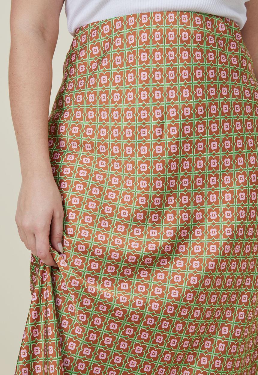 Cotton On - Curve amalfi satin maxi skirt - matilda floral geo