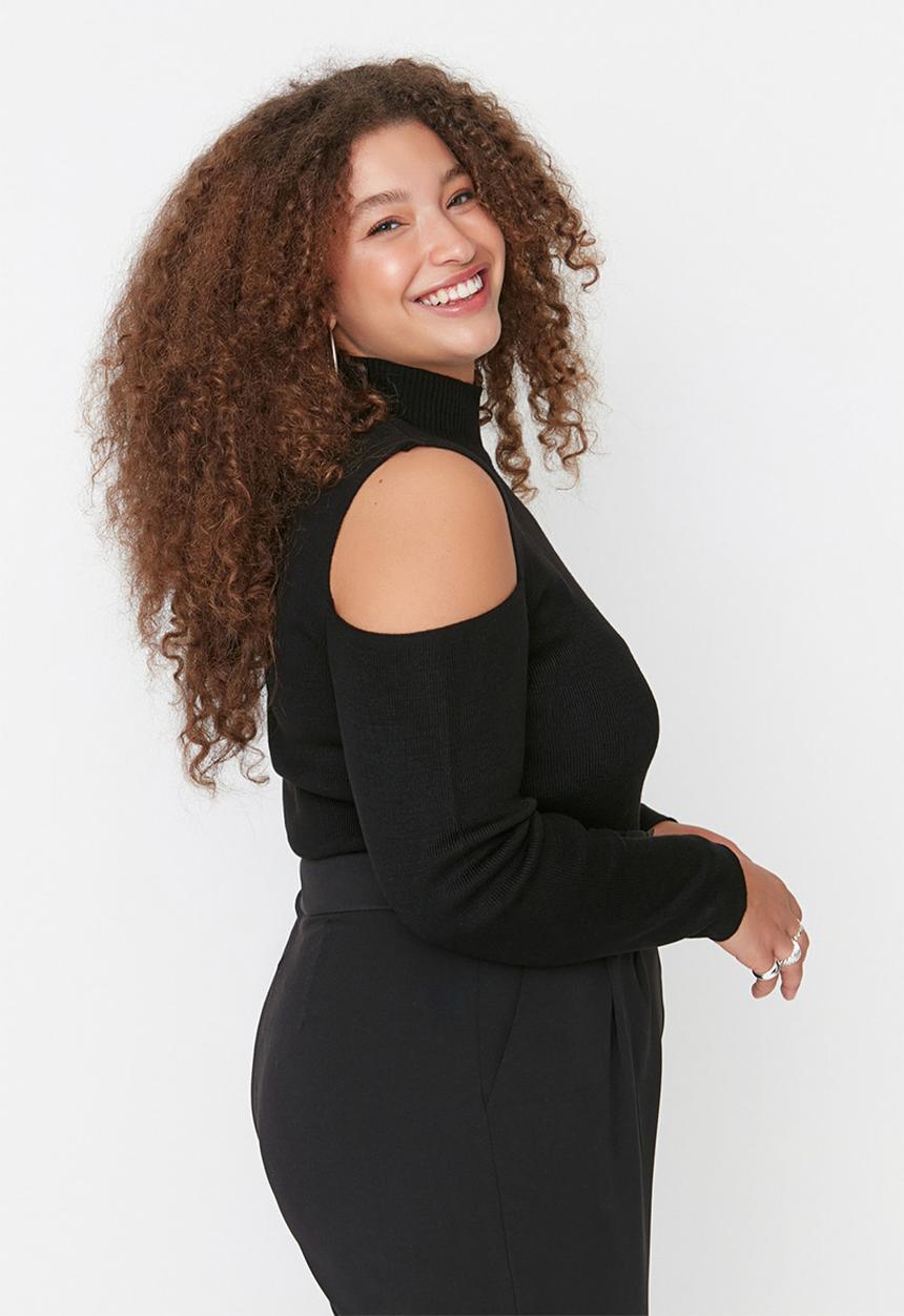Trendyol - Plus shoulder cutout sweater - black