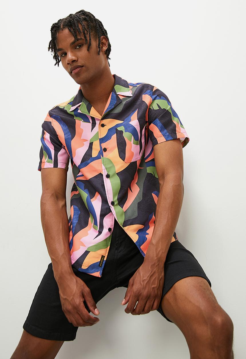 STYLE REPUBLIC - Regular fit mono abstract reverse collar shirt - multi