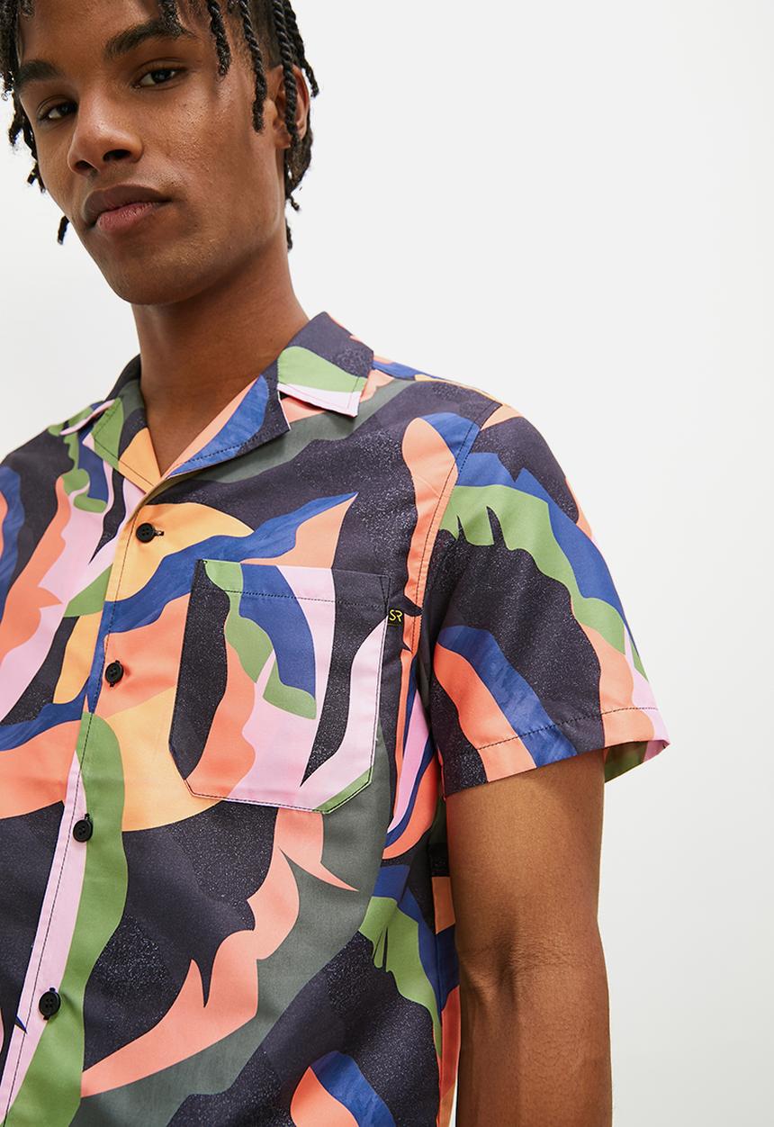 STYLE REPUBLIC - Regular fit mono abstract reverse collar shirt - multi
