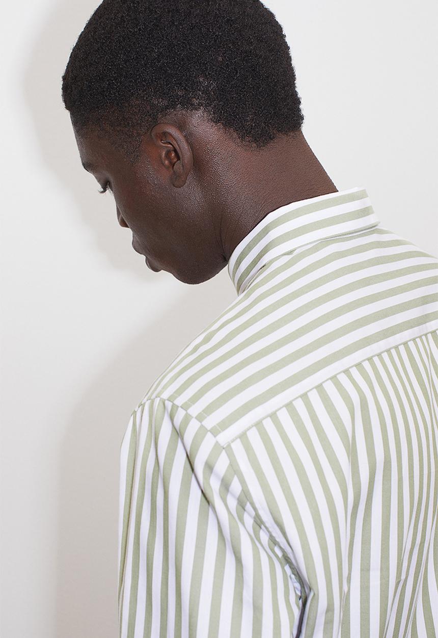 H&M - Regular fit shirt - sage green & white 