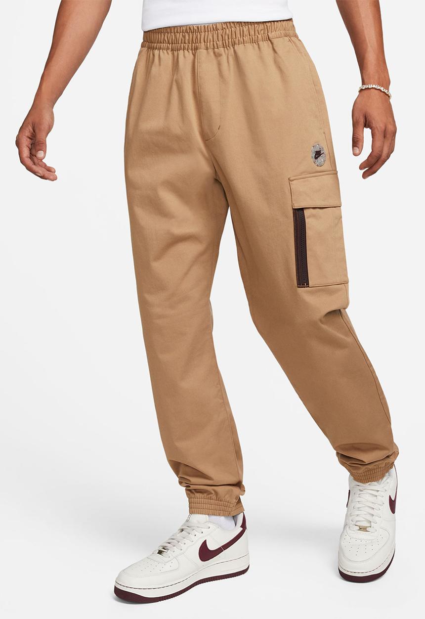 Nike - M nsw spu wvn pant - dk driftwood & brown basalt