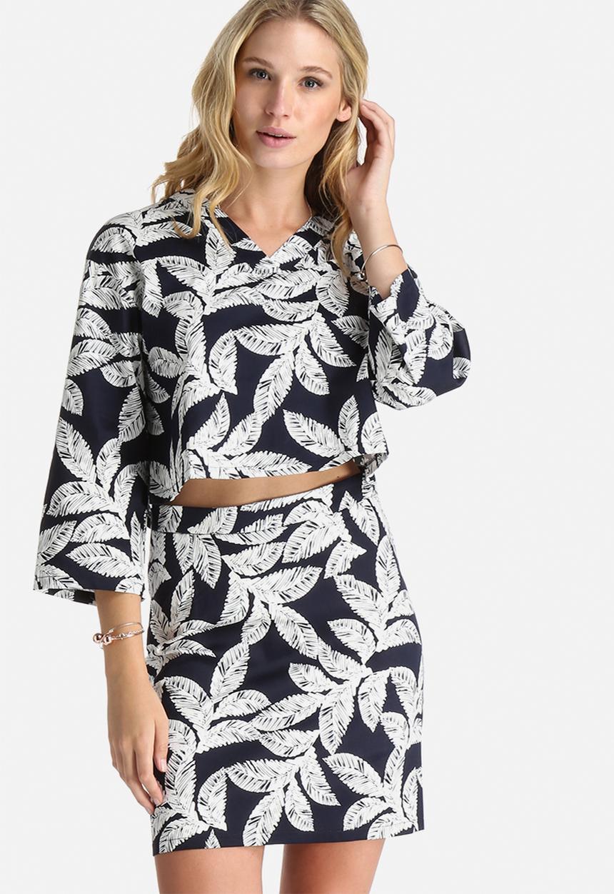 Lola May - Palm Leaf Print Boxy V Neck Top