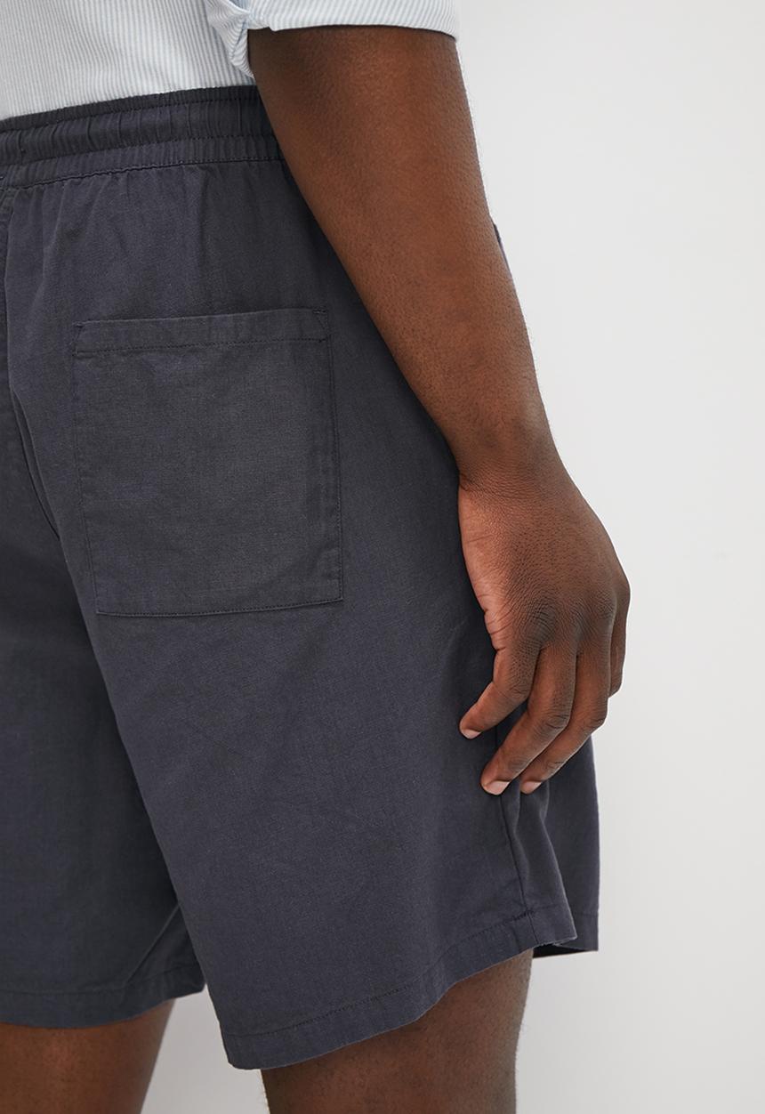 Lark & Crosse - Relaxed fit pull on short - navy