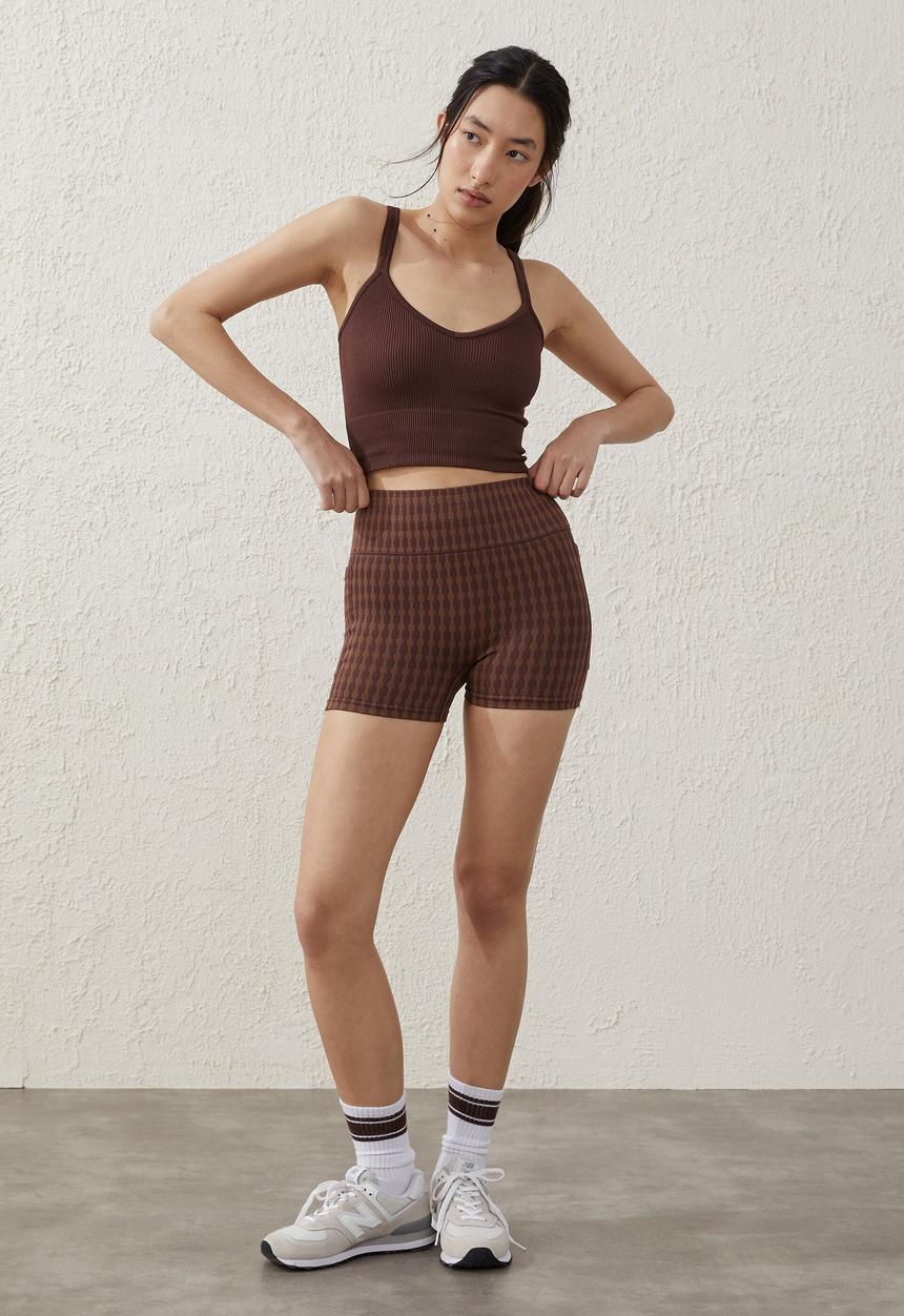 Cotton On - Seamless shortie short - cedar brown jacqaurd