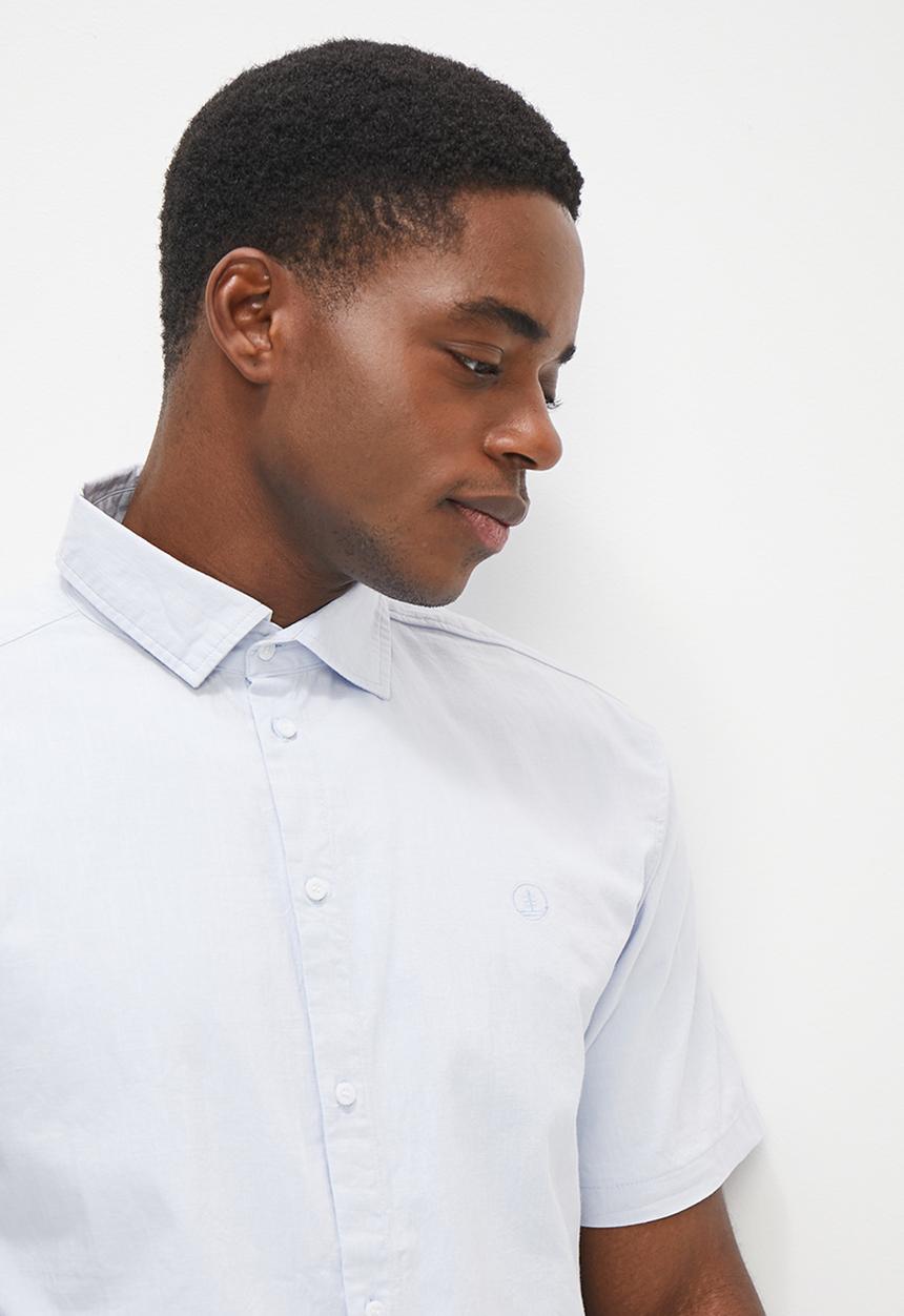 Lark & Crosse -  Regular fit short sleeve washed shirt - light blue