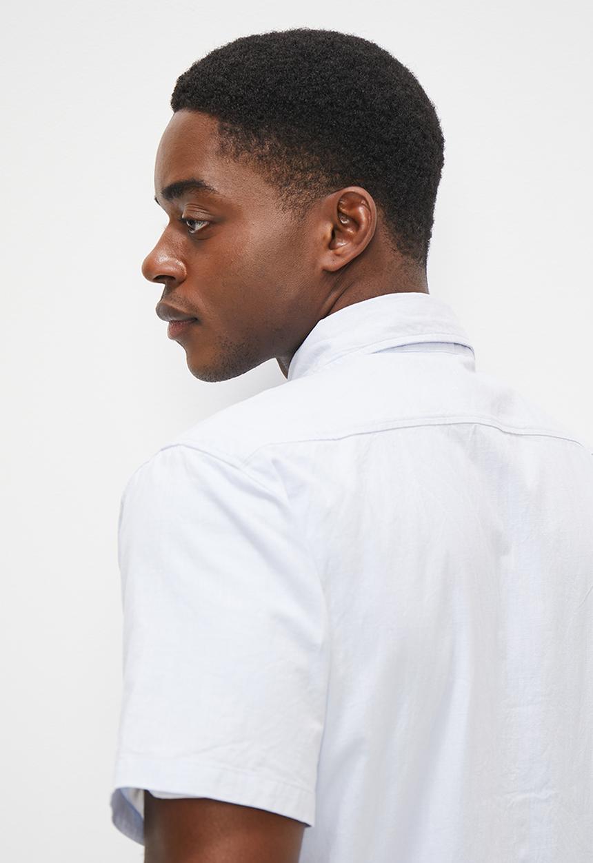 Lark & Crosse -  Regular fit short sleeve washed shirt - light blue