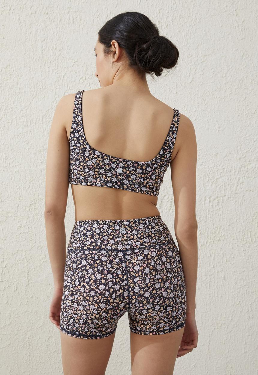 Cotton On - Highwaisted shortie short - bobby floral washed black