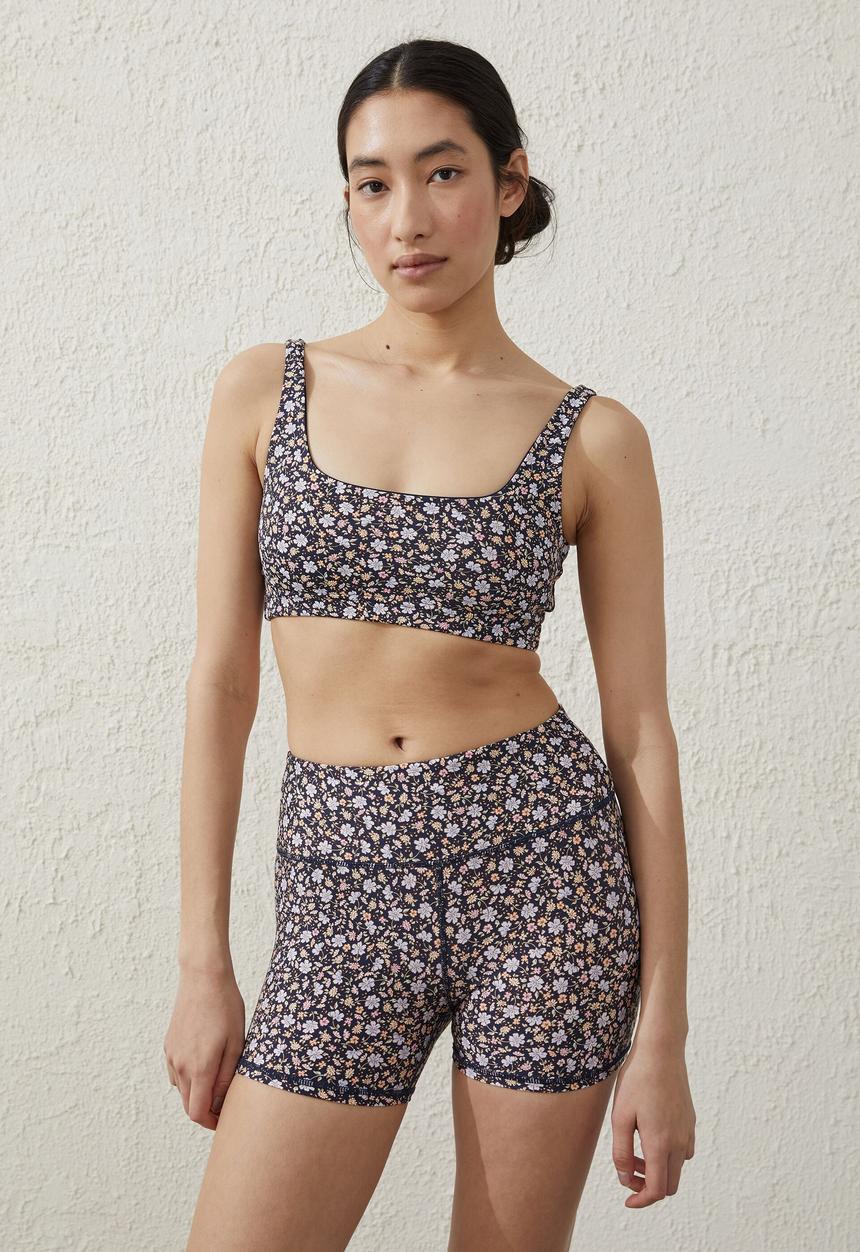 Cotton On - Highwaisted shortie short - bobby floral washed black