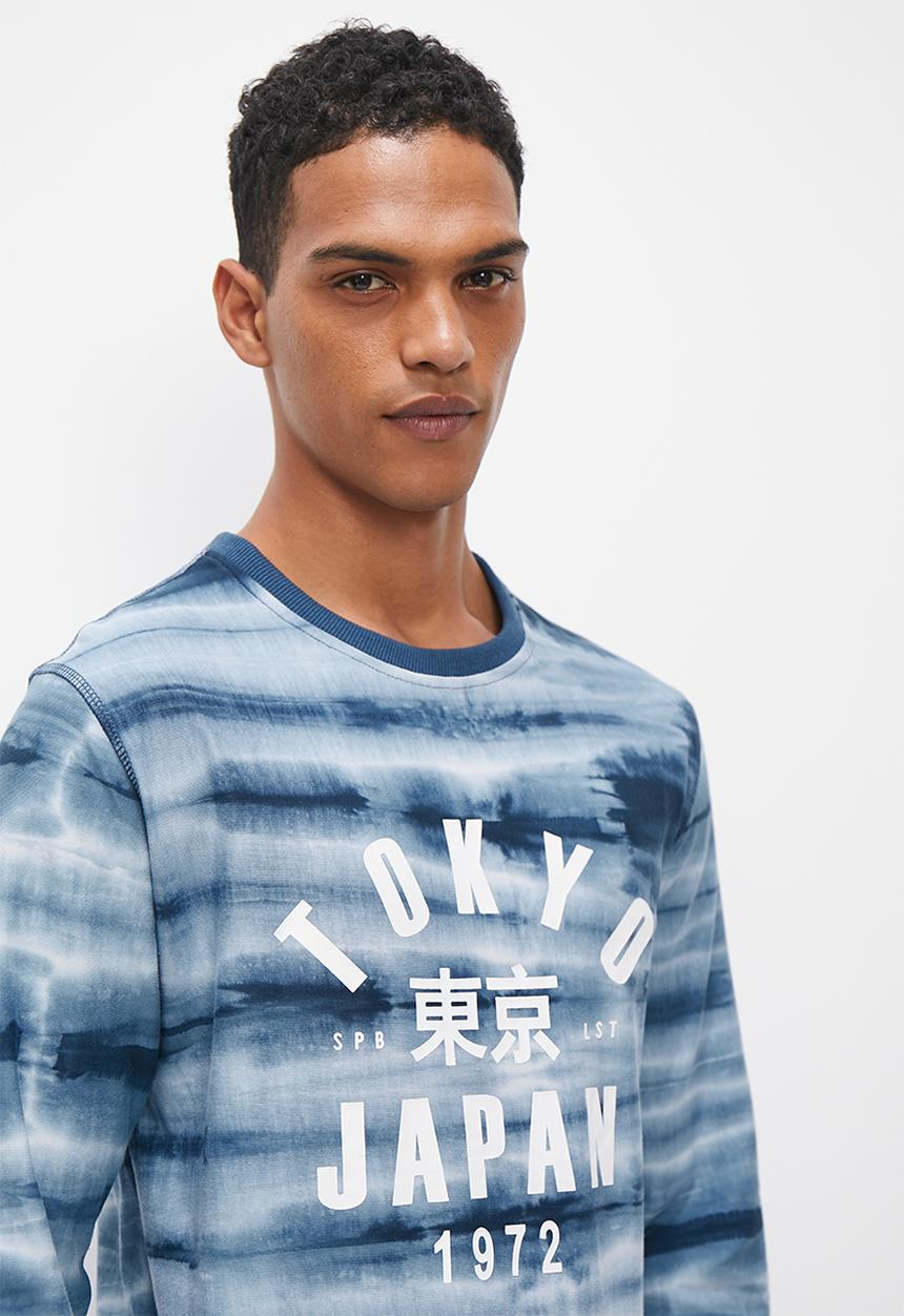 Superbalist - Regular fit acid wash crew neck sweater - indigo