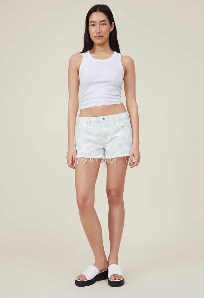 Cotton On - Low rise denim short - retro hibiscus seaside blue