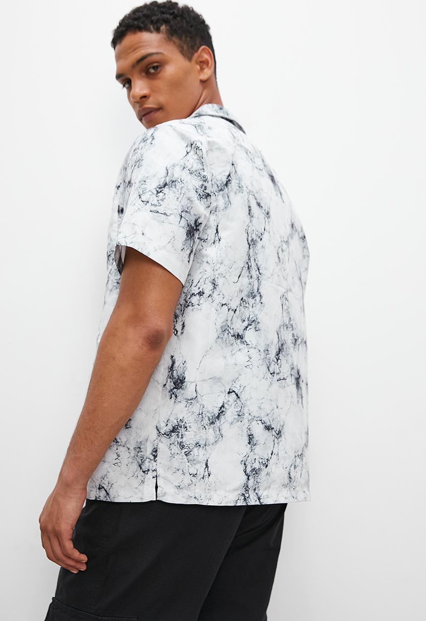 STYLE REPUBLIC - Marble print short sleeve revere collar shirt - black & white