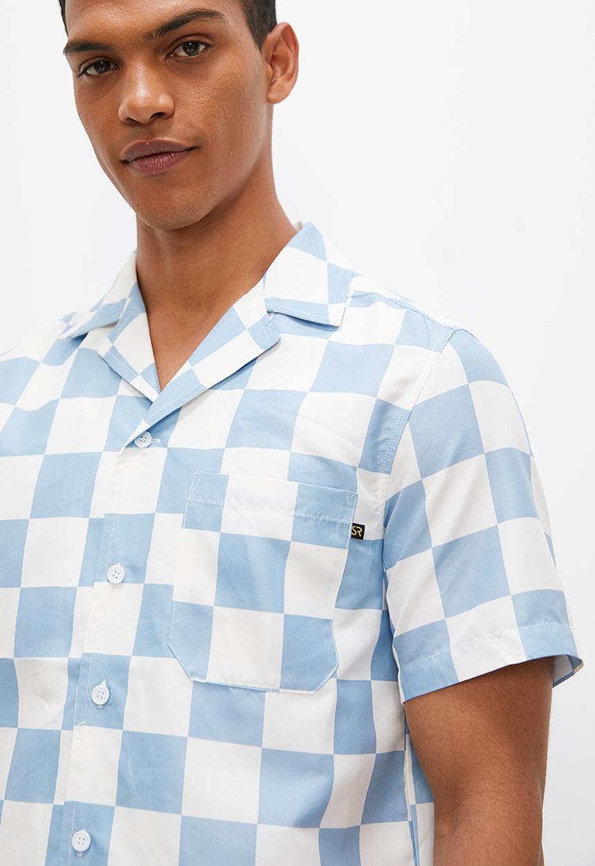 STYLE REPUBLIC - Checkerboard short sleeve revere collar shirt - white & blue