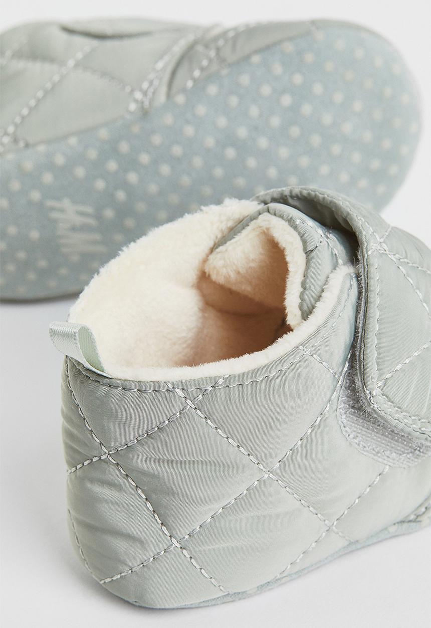 H&M - Quilted slippers - light green