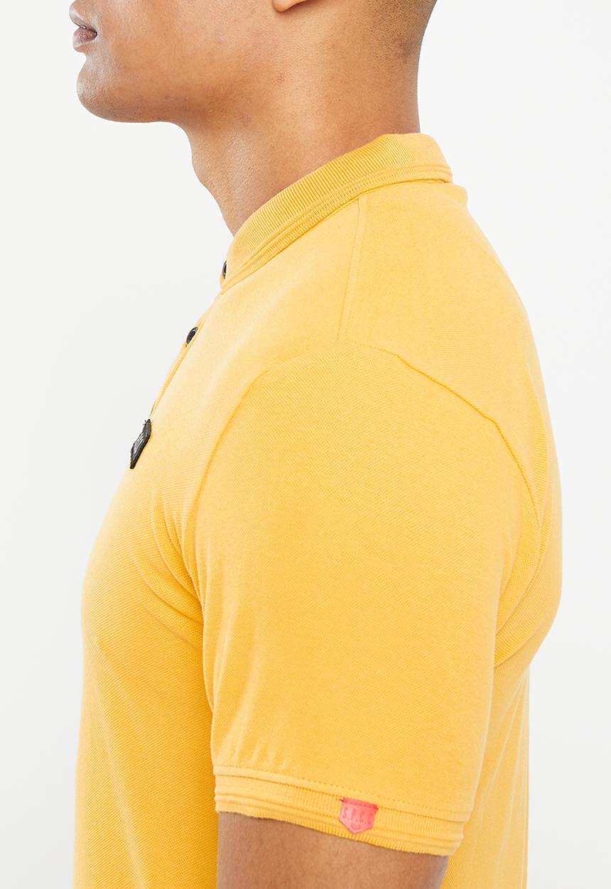 S.P.C.C - Diallo golfer - yellow