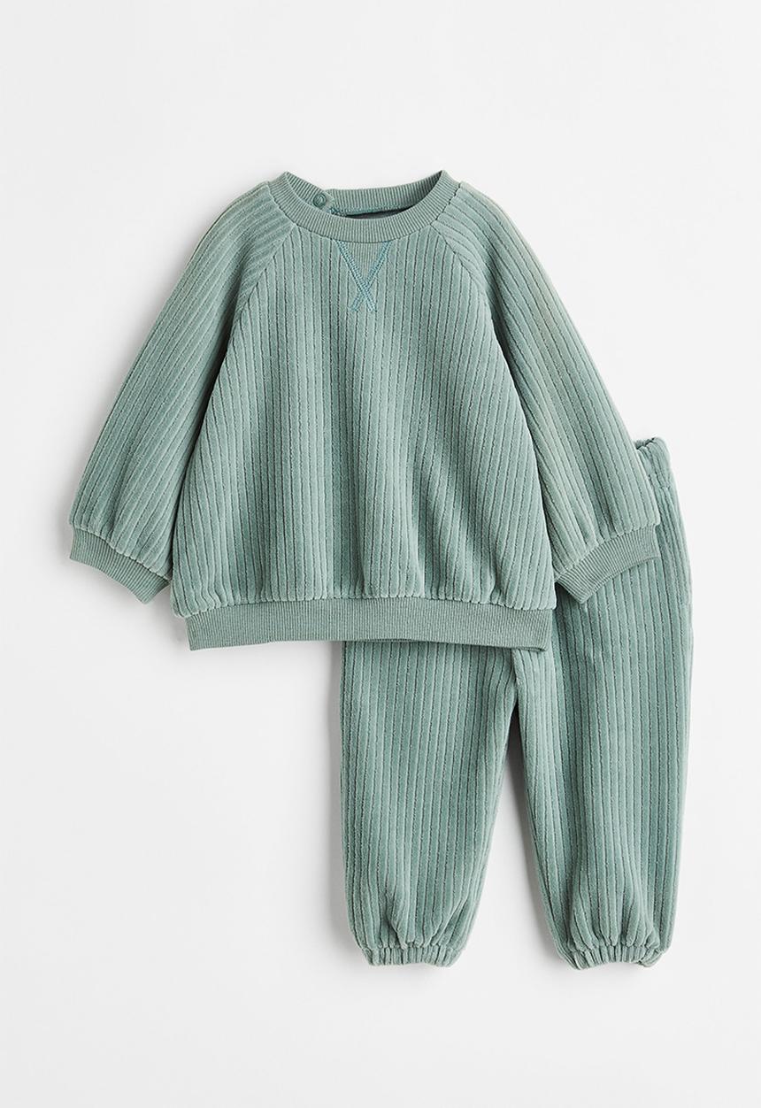 H&M - 2 Piece velour set - green