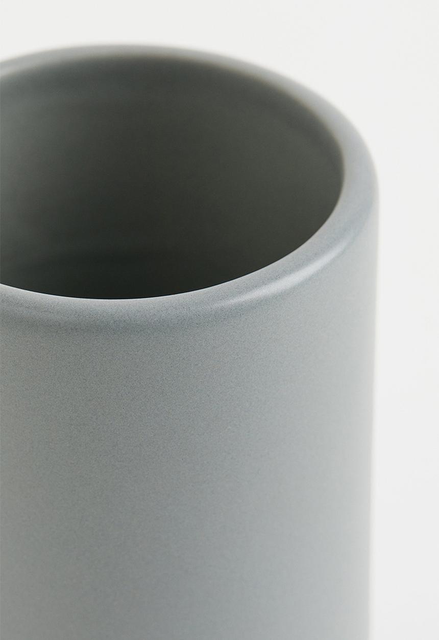 H&M - Earthenware toothbrush mug - grey