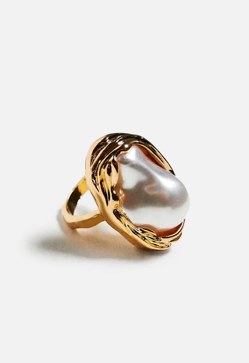 MANGO - Large pearl ring - gold