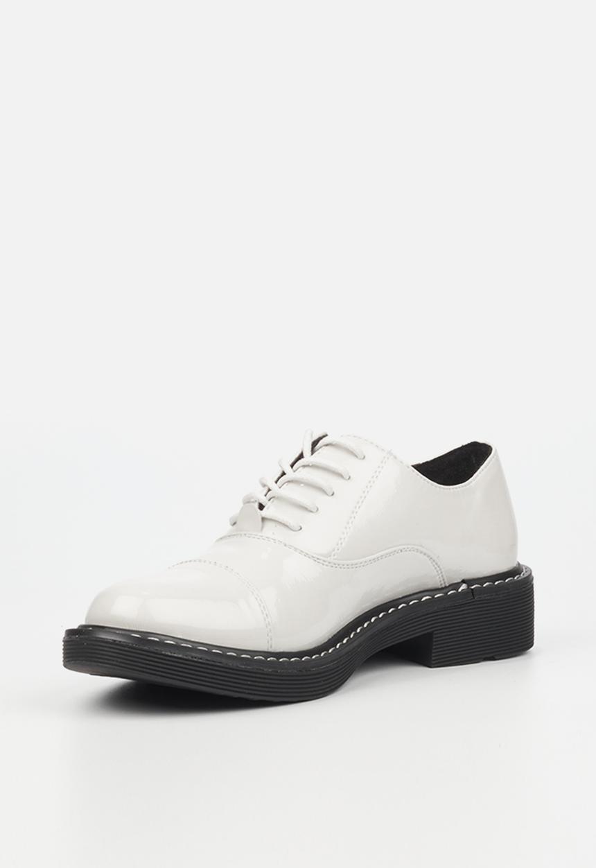 Miss Black - Princeton1 derby - bone