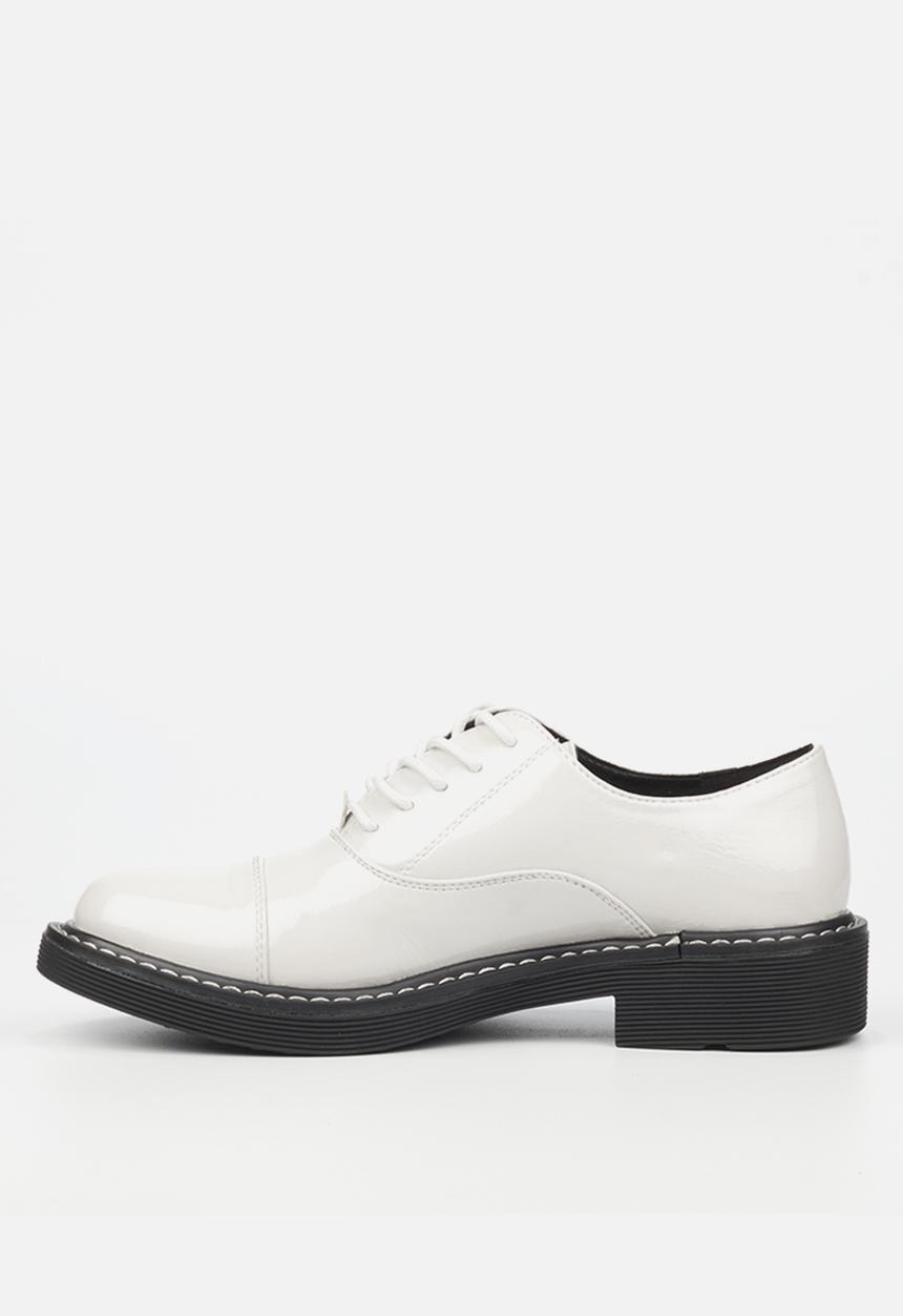 Miss Black - Princeton1 derby - bone