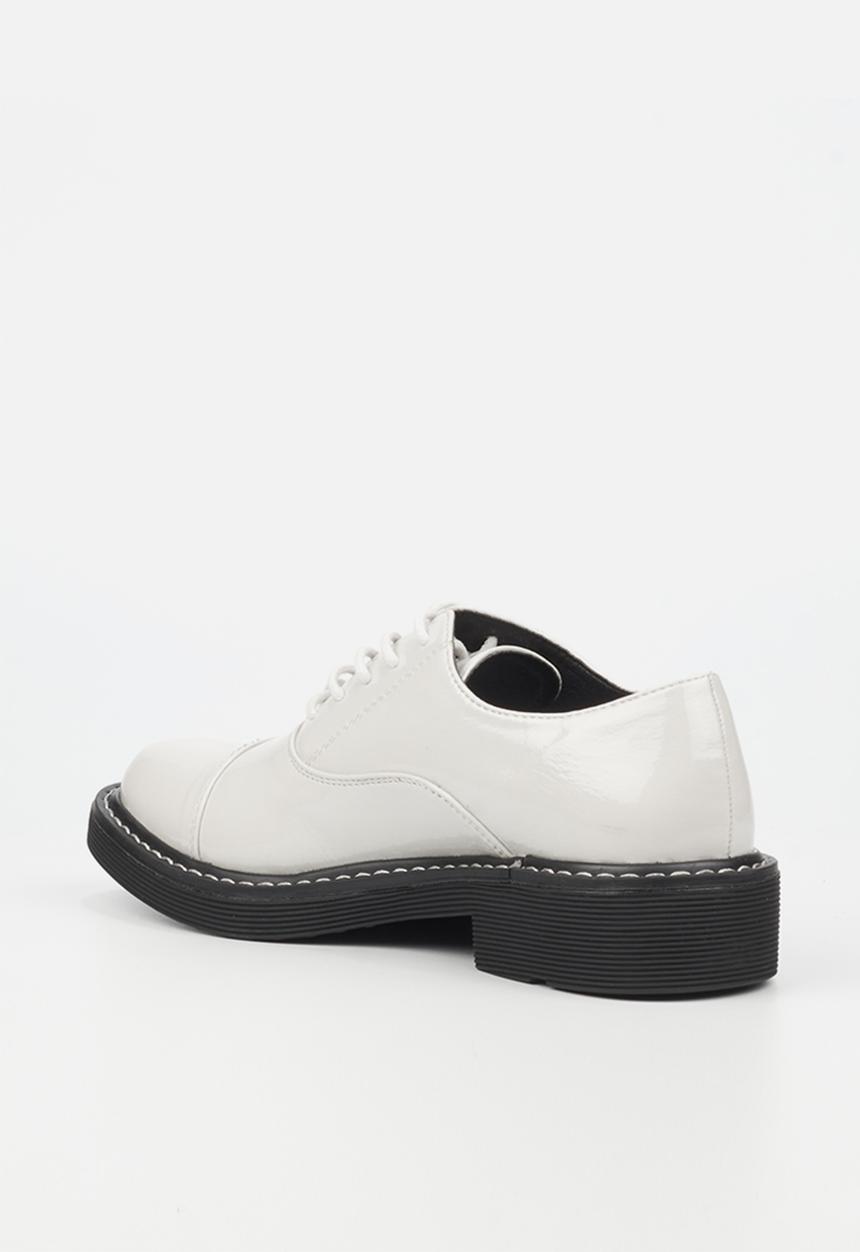 Miss Black - Princeton1 derby - bone