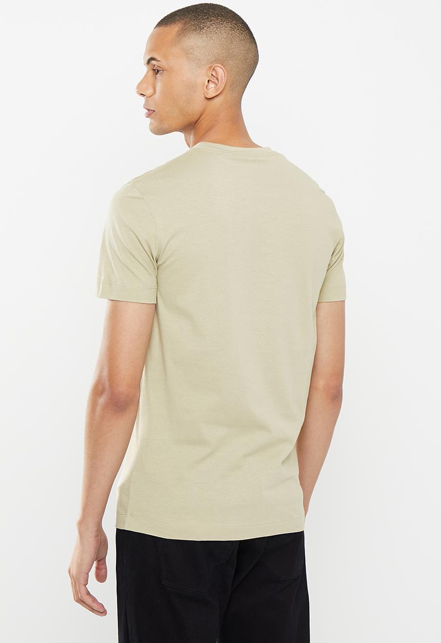 Calvin Klein - Stacked logo tee - wheat fields