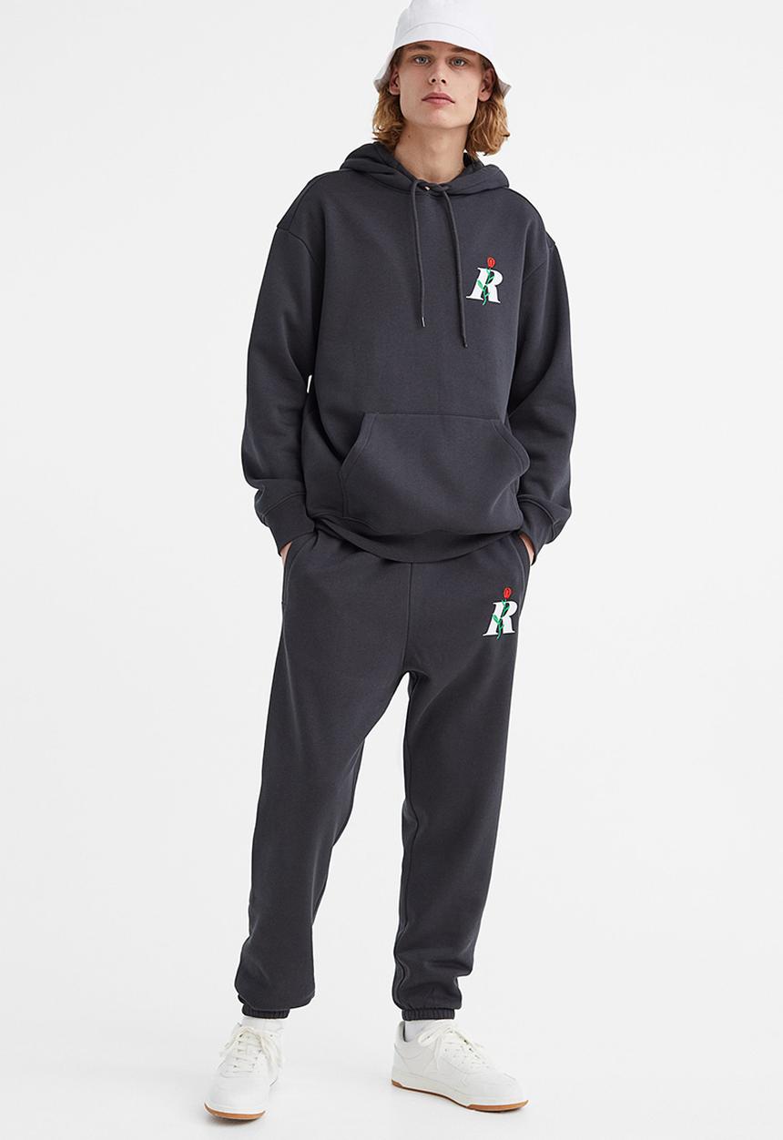 H&M - Regular fit printed sweatpants - dark grey/rose