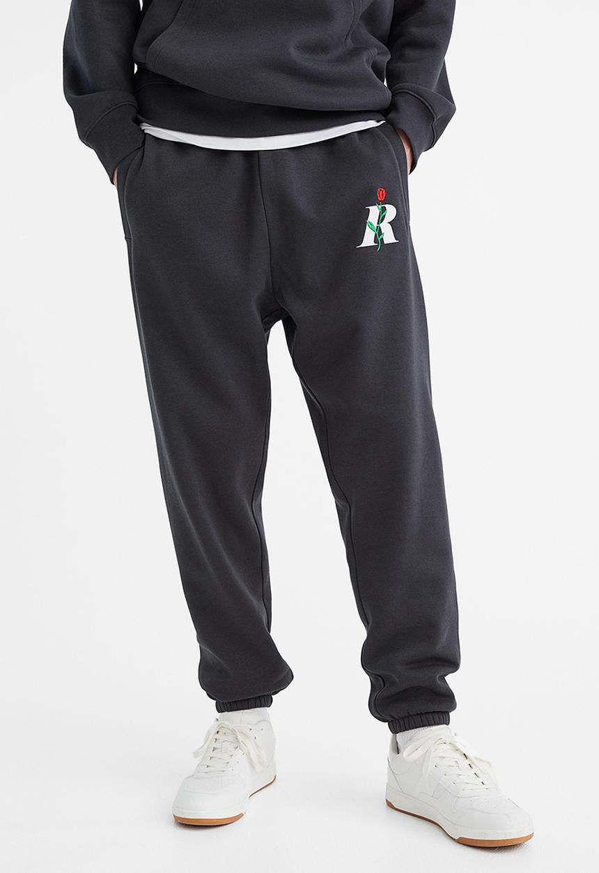 H&M - Regular fit printed sweatpants - dark grey/rose