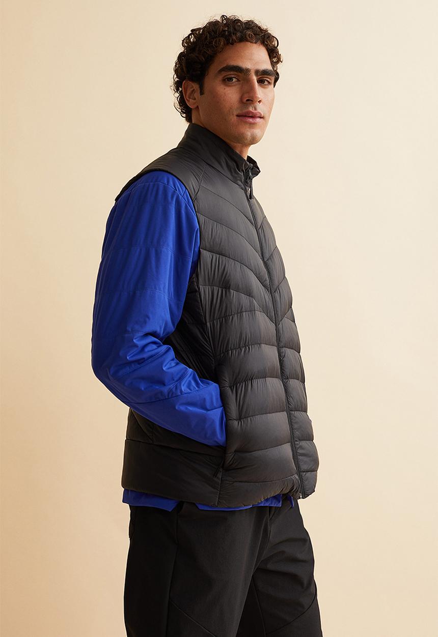 H&M - Lightweight insulated gilet - black 