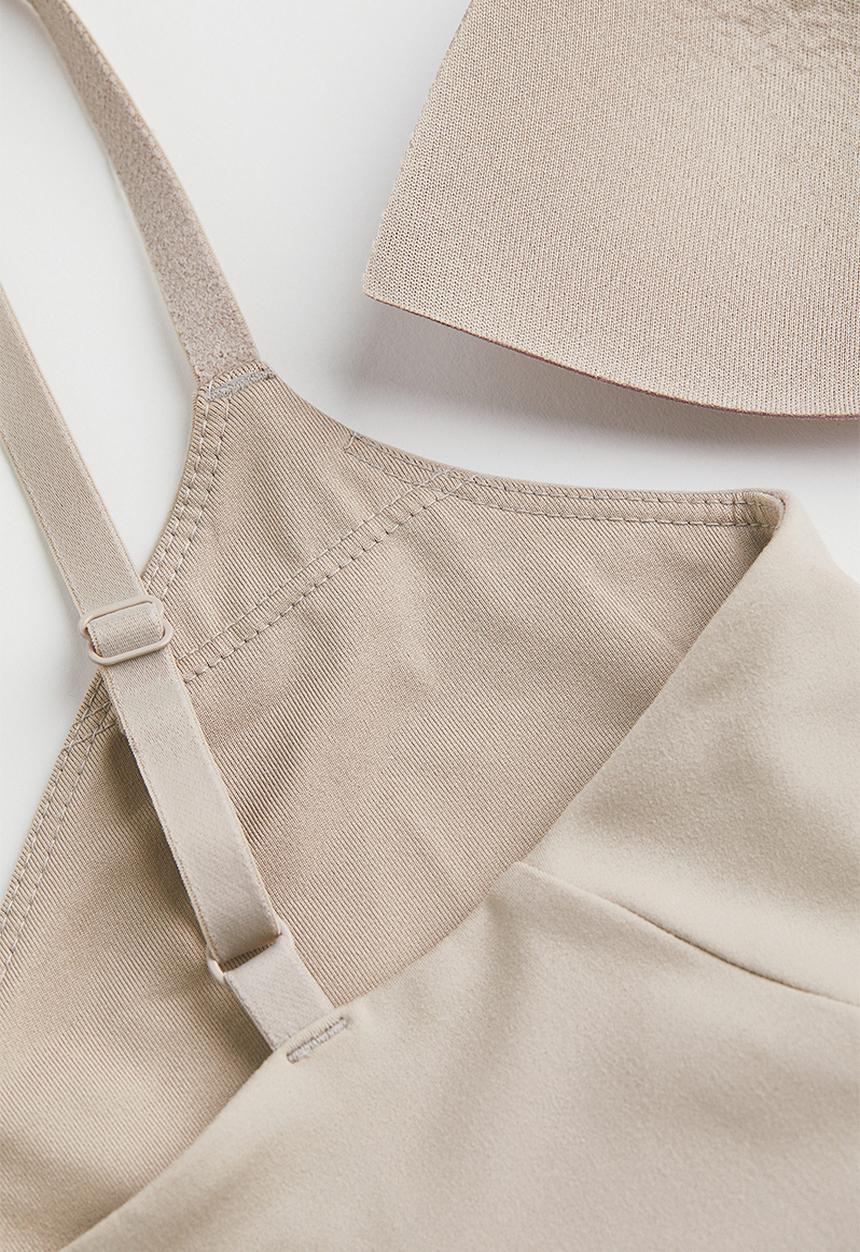 H&M - Light support sports bra in softmove™ - light beige