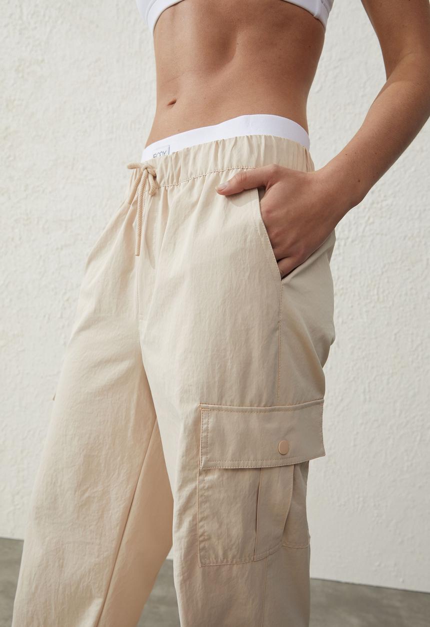 Cotton On - Woven cargo pants - parchment
