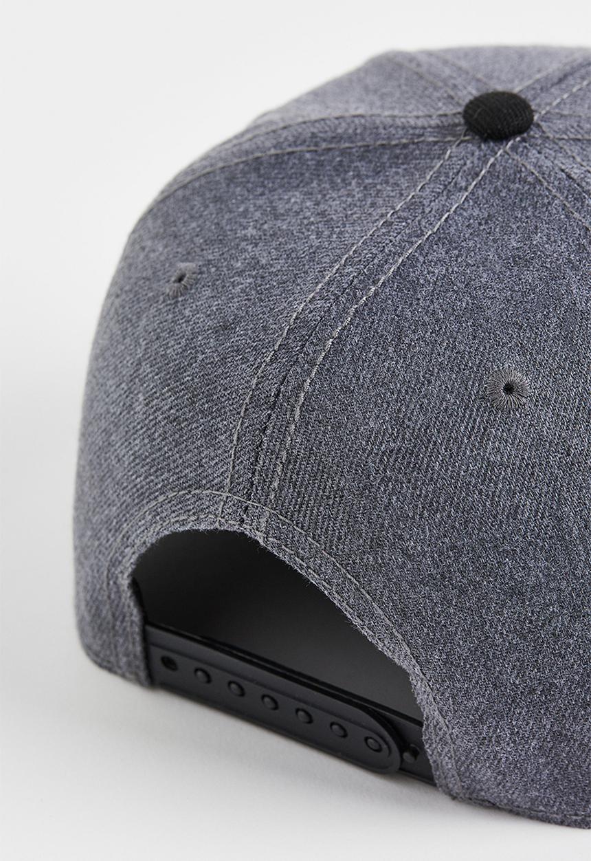 H&M - Appliquéd cap - dark grey/off path