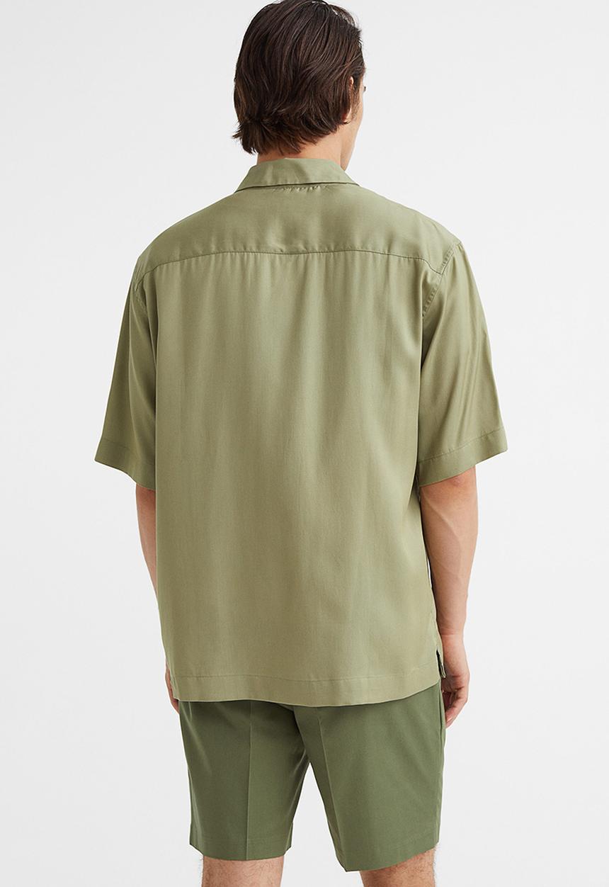 H&M - Regular fit tailored shorts - khaki green