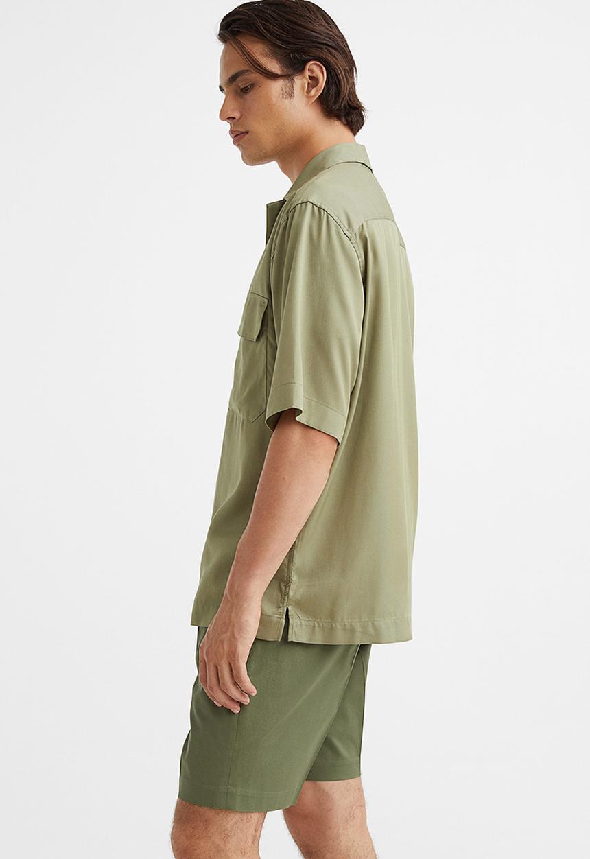 H&M - Regular fit tailored shorts - khaki green