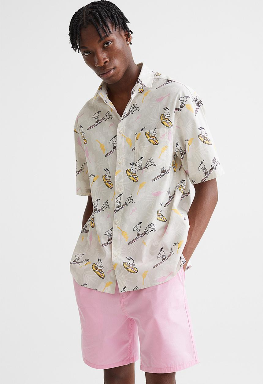 H&M - Regular fit short-sleeved shirt - light beige/snoopy
