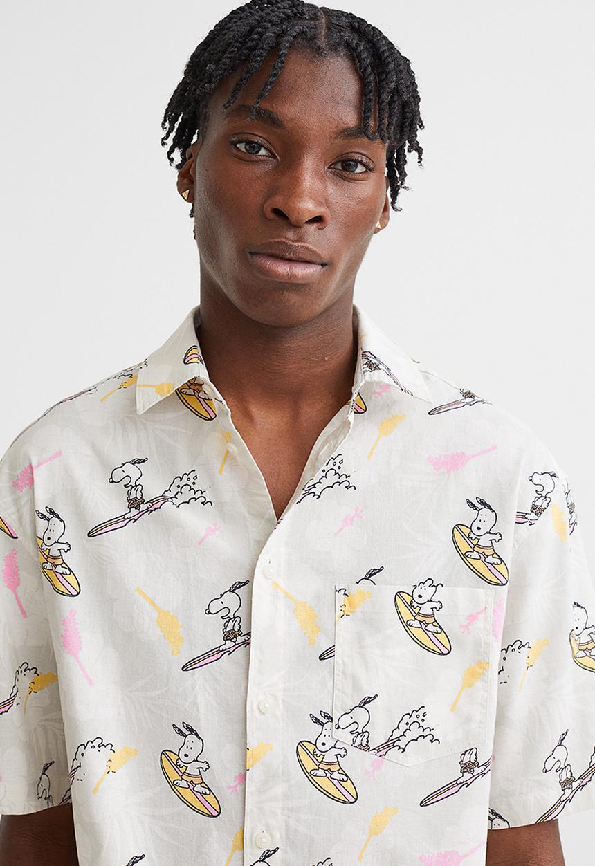 H&M - Regular fit short-sleeved shirt - light beige/snoopy