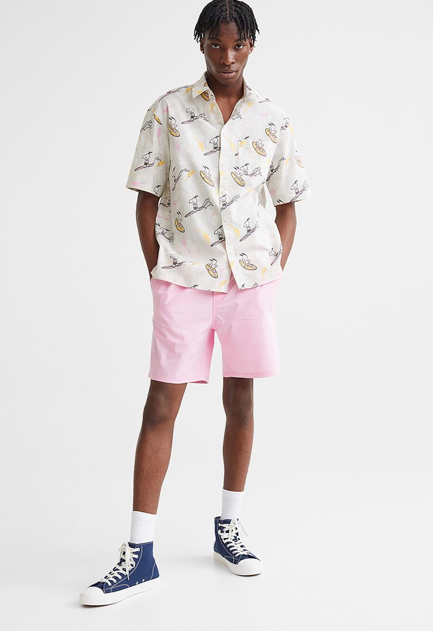 H&M - Regular fit short-sleeved shirt - light beige/snoopy