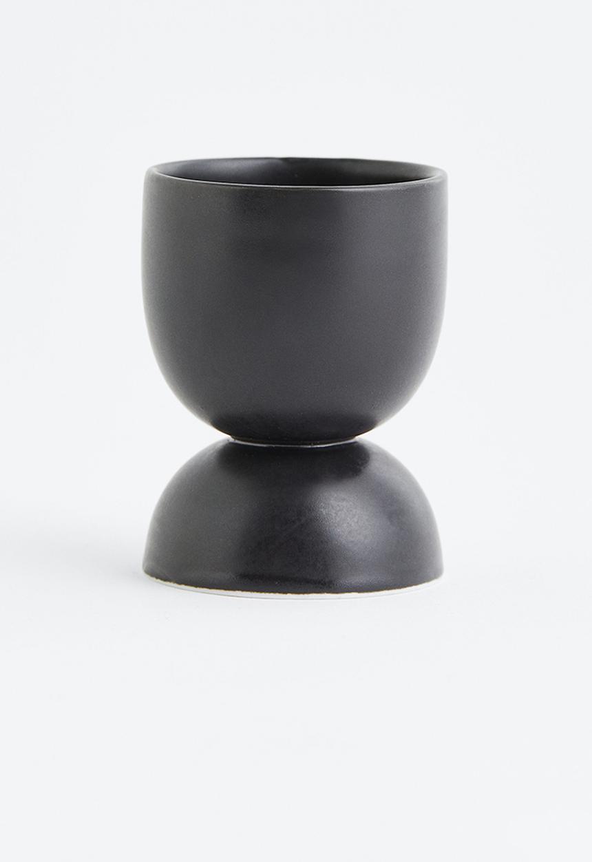 H&M - Porcelain egg cup - black