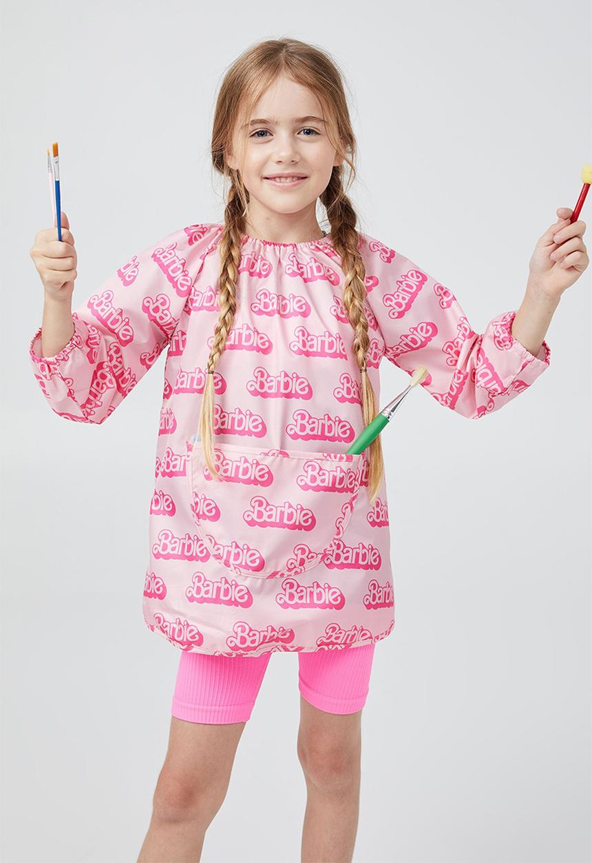 Cotton On - Licensed art smock - lcn mat barbie & logo repeat