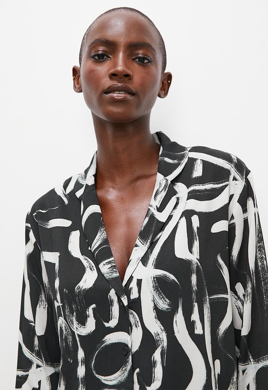 Superbalist - Long sleeve sleep shirt & pant set - black based scribble