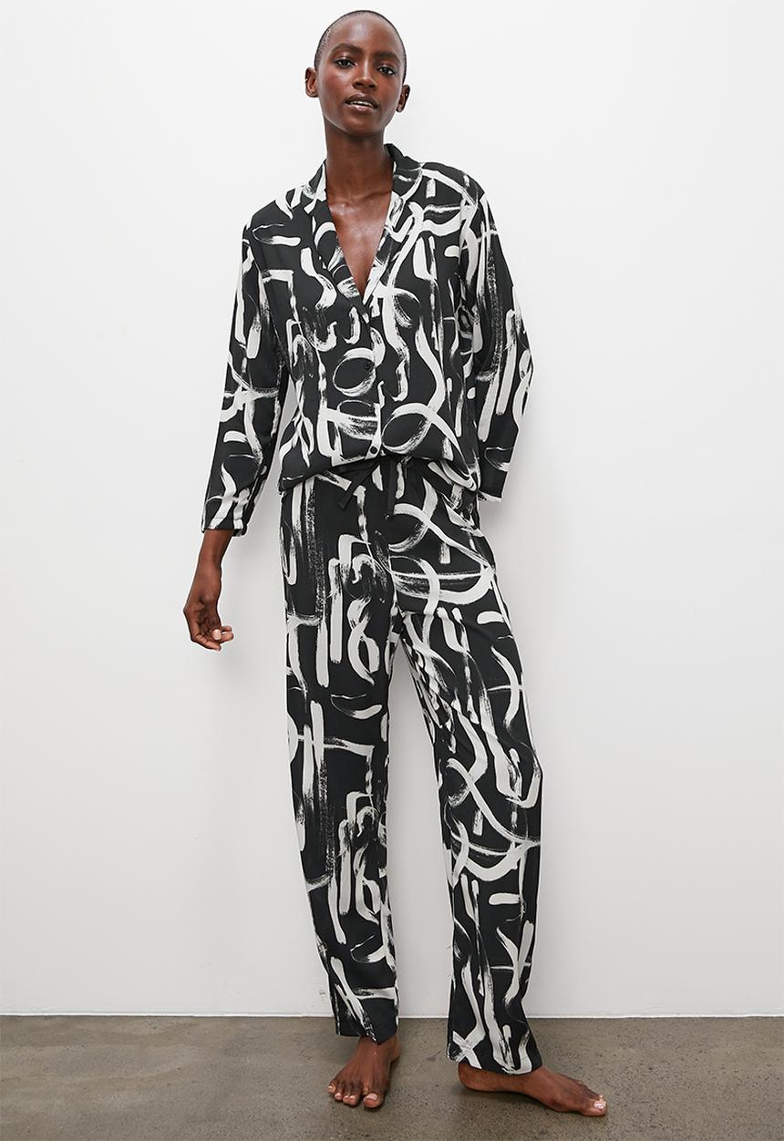 Superbalist - Long sleeve sleep shirt & pant set - black based scribble