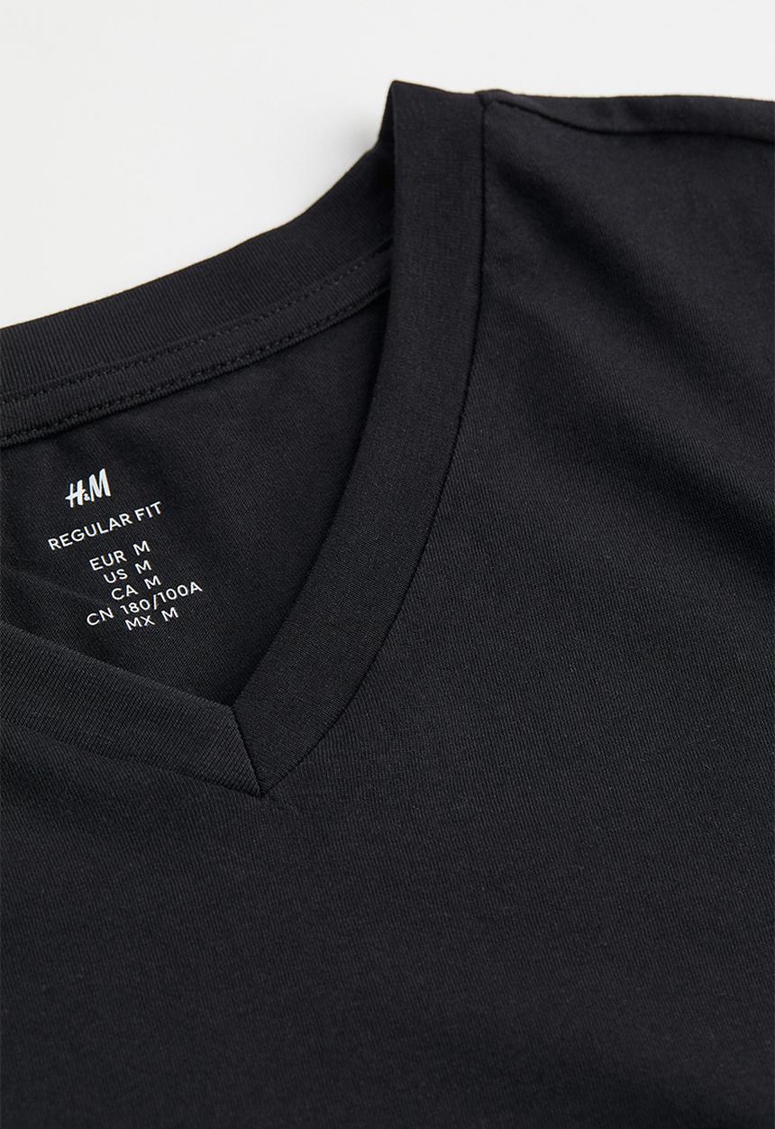 H&M - Regular fit v-neck T-shirt - black