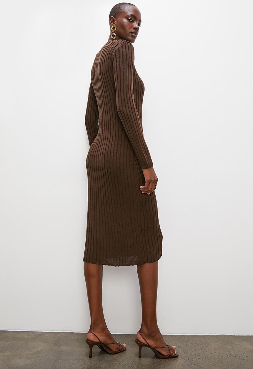 Superbalist - Cut away shoulder column knitwear dress - brown
