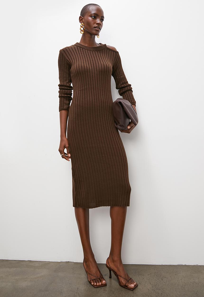 Superbalist - Cut away shoulder column knitwear dress - brown