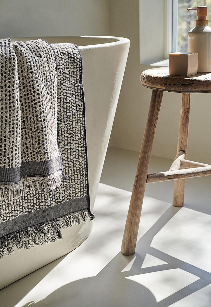 H&M - Textured cotton bath towel - beige/multi