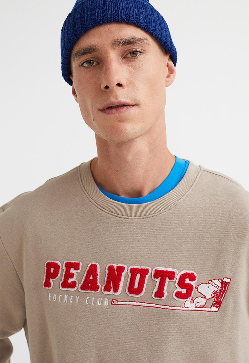 H&M - Regular fit printed sweatshirt - beige/snoopy