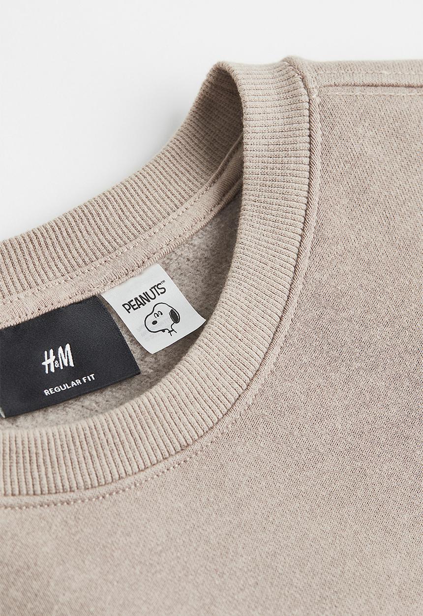 H&M - Regular fit printed sweatshirt - beige/snoopy