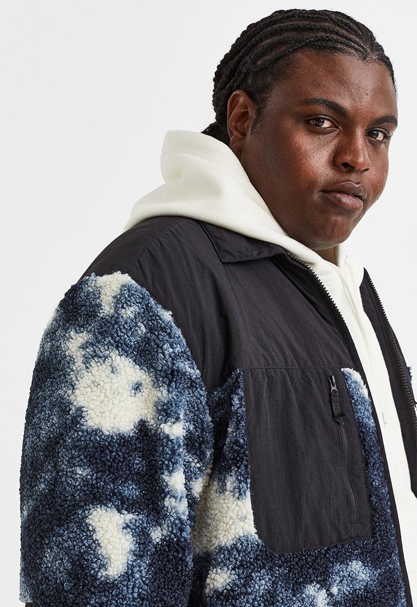 H&M - Regular fit teddy overshirt - black/patterned